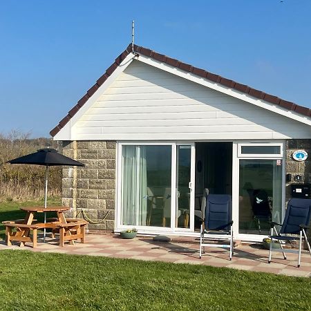 Bayview Self-Catering Coastal Bungalow In Rural West Wight Freshwater Exterior foto